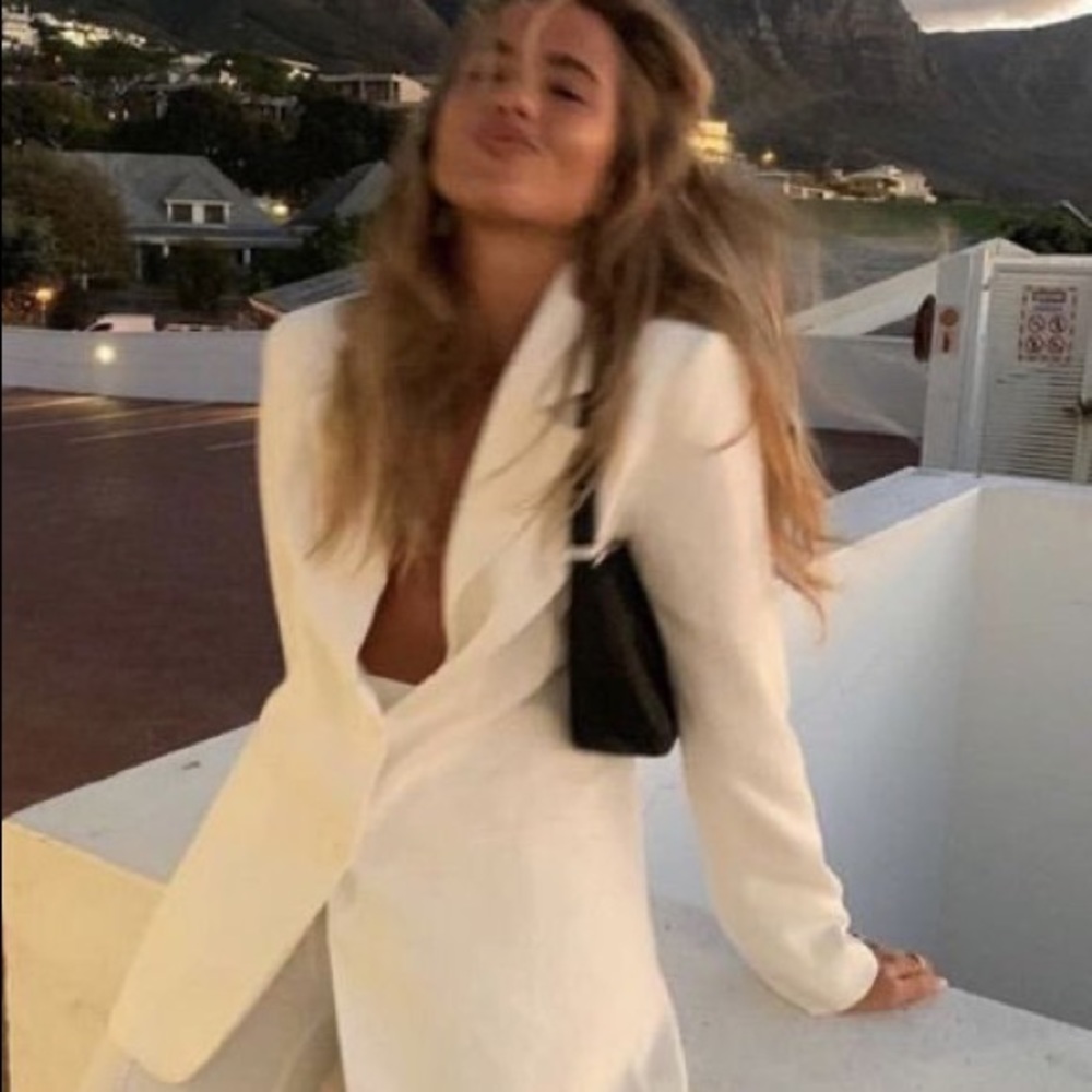 WHITE BLAZER